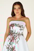 فستان سهرة ميدي بكورسيه مطرز بالورود