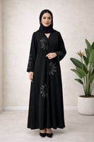 عباية سوداء بتطريز ورود بارزة أنيقة