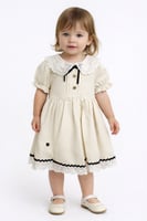 فستان بناتي كلاسيكي باللون البيج بتفاصيل دانتيل أن...