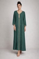 جلابية خضراء داكنة بتطريز ذهبي أنيق