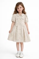 فستان بناتي أبيض كلاسيكي بأزرار أمامية وتفاصيل دان...