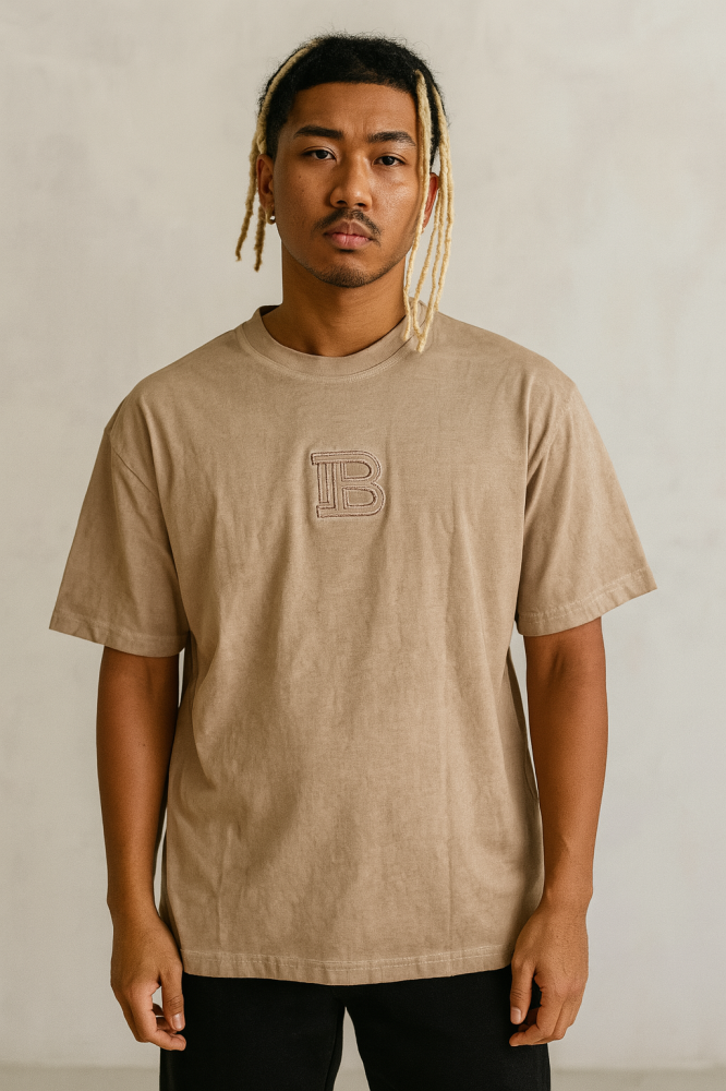 تيشيرت رجالي بلمسة فنية وطبعات بارزة – خيارك العصر...