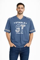 تيشيرت رجالي واسع بطابع شبابي وطبعة ST عصرية