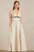 فستان ميدي أنيق بنقشة البولكا دوت وتصميم هالتر