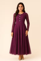 فستان دانتيل طويل باللون البنفسجي الملكي