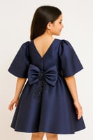 فستان بناتي فخم بتطريزات لؤلؤية وربطة خلفية كبيرة