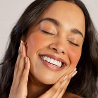 مجموعة أحمر الخدود الترا من ميك اب ريفولوشن - هوت...