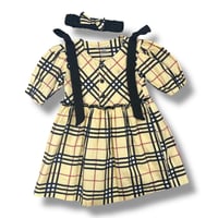 فستان أطفال بنقشة الترتان مع ربطة شعر أنيقة