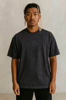 تيشيرت رجالي بلمسة فنية وطبعات بارزة – خيارك العصر...