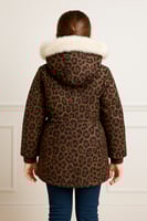 جاكيت شتوي بناتي بنقشة الفهد مع فرو ناعم – إطلالة...