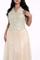 فستان سهرة ناعم بتنورة تول ولون شامبان راقي