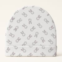 قبعة مواليد بيضاء بنقشة رؤوس أرانب ناعمة