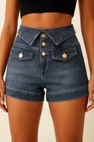 شورت جينز قصير بتصميم مبتكر وأزرار ذهبية