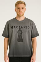 تيشيرت رجالي بطبعة جرافيك جريئة - لإطلالة عصرية مل...