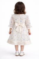 فستان بناتي ناعم بلون أوف وايت مزين بورود زرقاء وي...