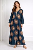 جلابية كحلي بطبعات دائرية وتفاصيل ذهبية أنيقة