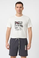 طقم تيشيرت وشورت رجالي بطبعة عصرية