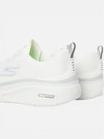 حذاء سكتشرز رجالي – أبيض أنيق وراحة فائقة