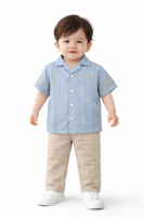 أزرق فاتح سماوي مع خطوط طولية بلون بيج فاتح