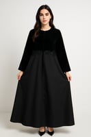 عباية مخمل فاخرة بتطريز ناعم ولمسة كلاسيكية أنيقة