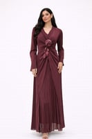 فستان سهرة أنيق بلون خمري مع وردة بارزة وطيات ناعم...