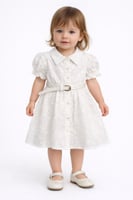 فستان بناتي أبيض كلاسيكي بحزام أنيق وتصميم راقٍ