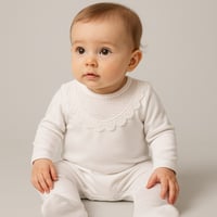 سالوبيت مواليد دانتيل ناعم بتفاصيل أنثوية راقية