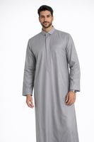 ثوب رجالي رمادي فاتح – أناقة هادئة بإحساس عصري