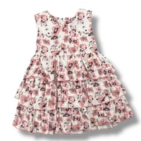 فستان بطبقات كشكش ونقشة ورود بناتية