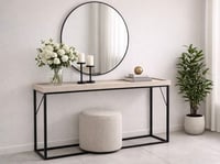 طاولة كونسول عصرية بسطح خشبي فاتح وإطار معدني أسود