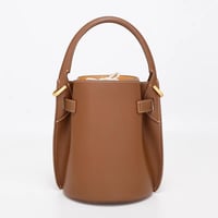 حقيبة بشكل دلو بالون البني