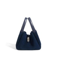 حقيبة بشكل دلو بالون الكحلي