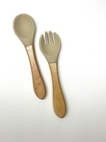 طقم أدوات طعام سيلكون مخصص للاطفال