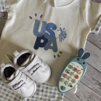 طقم ملابس U.S.POLO ASSN مقاس من 12-18 شهر