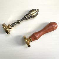 ختم بالاسم بمقبض فكتوري أو خشبي