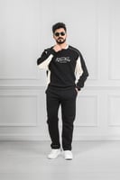 طقم رجالي شتوي بطباعة على الصدر كتابة بأشكال هندسي...