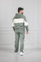 طقم رجالي شتوي دبل كاب بلونين وطباعة على الصدر