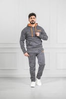 طقم رجالي شتوي دبل كاب فرو وطبعة كتابة كبيرة على ظ...