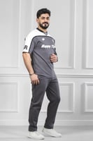 طقم رجالي صيفي كاجوال اوفر سايز تيشرت بياقة V بلون...