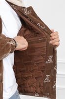 جاكيت رجالي شتوي فرو بقبعة بلون بيج وأكمام مزمومة