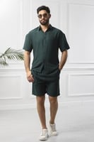 طقم رجالي بحري شورت سادة بأكمام قصيرة