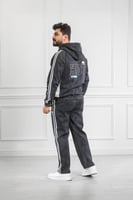 طقم رجالي شتوي بقبعة فرو وطبعة على الظهر