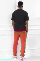 طقم رجالي صيفي كاجوال اوفر سايز مزود بطبعة من الأم...