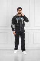 طقم رجالي شتوي دبل كاب فرو بسحاب وطبعة على الصدر