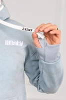 طقم رجالي شتوي دبل كاب فرو وطبعة كتابة كبيرة على ظ...