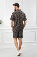 طقم رجالي بحري شورت بنقشات مختلفة طولية وأكمام قصي...