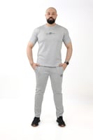 طقم رجالي صيفي كاجوال بنطال مع تيشرت بطبعة صغيرة ع...