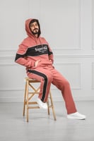 طقم رجالي شتوي دبل كاب بلونين وطباعة على الصدر