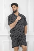 طقم رجالي بحري شورت بنقشات مختلفة طولية وأكمام قصي...
