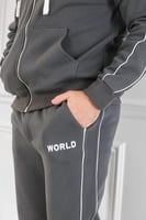 طقم رجالي شتوي دبل كاب وقبعة وخطوط على الجوانب